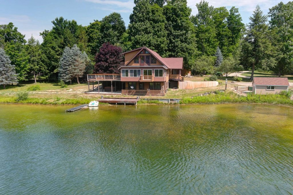 22559 Conrad Rd, Cleon township