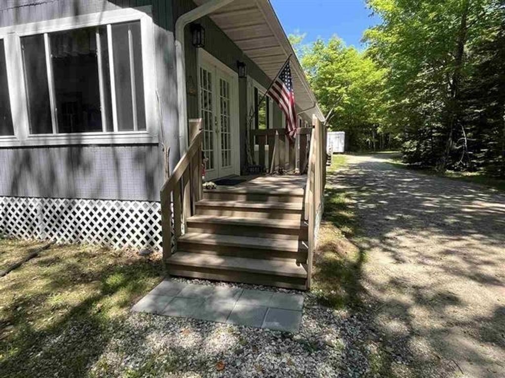 27646 White Cedar Dr, St. James township