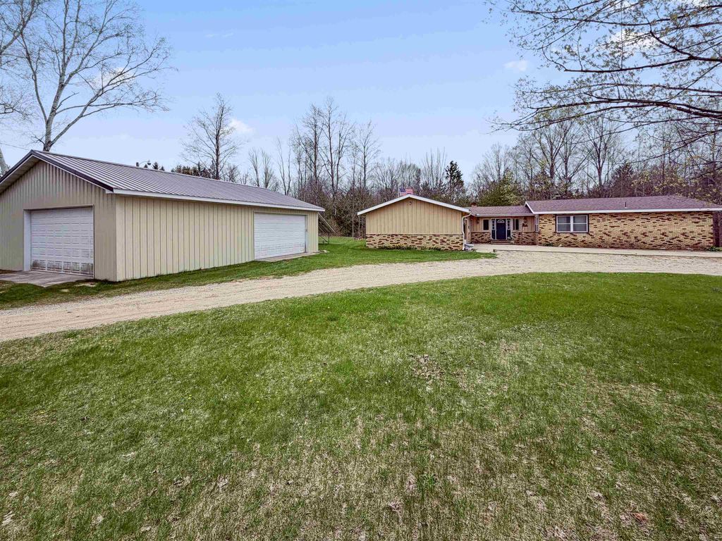 4411 N 11, Mesick