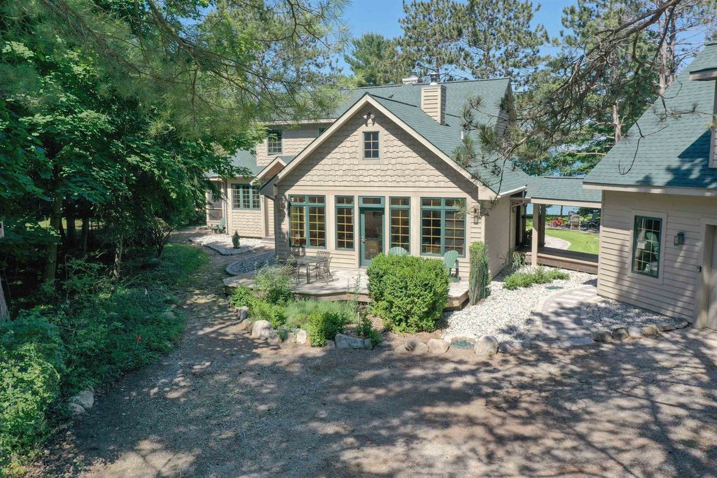 8431 Drake, Williamsburg