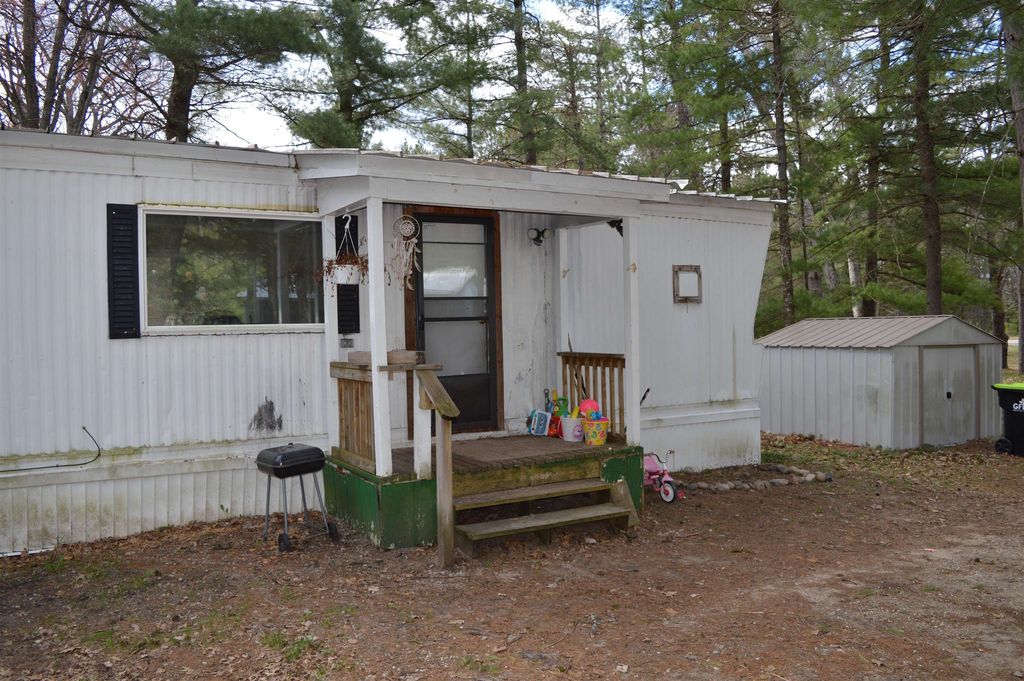 12575 M-72, Kalkaska
