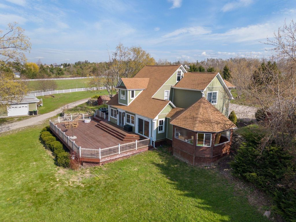 2035 W Sheridan, Resort township