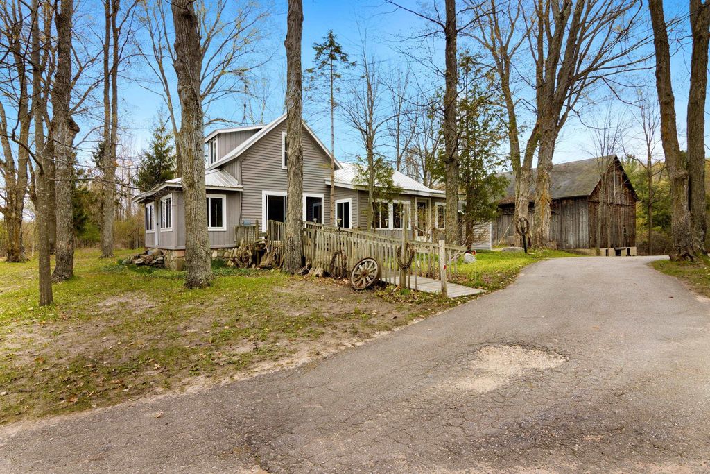 5322 Rushton, Central Lake