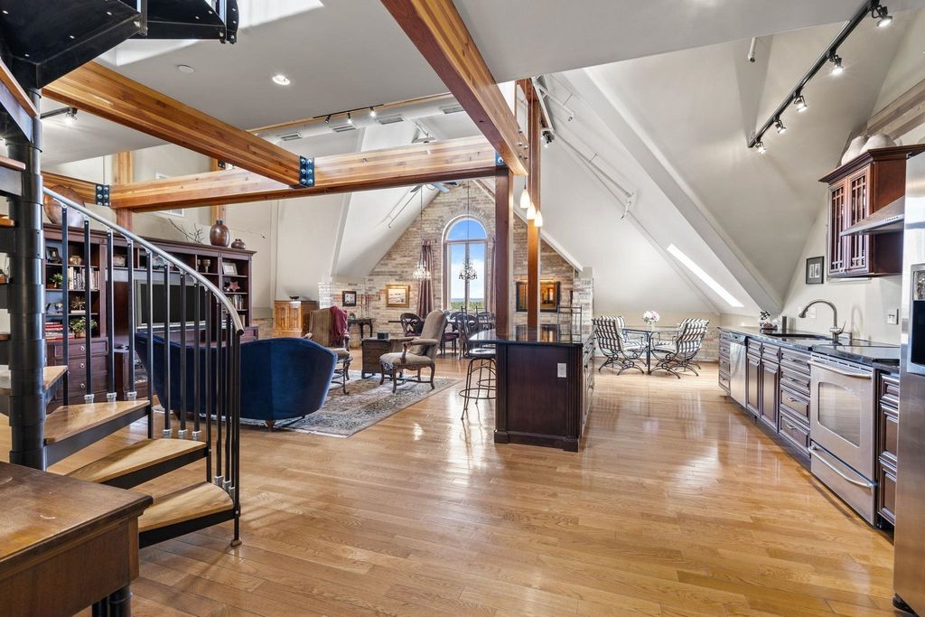830 Cottageview Dr, Traverse City