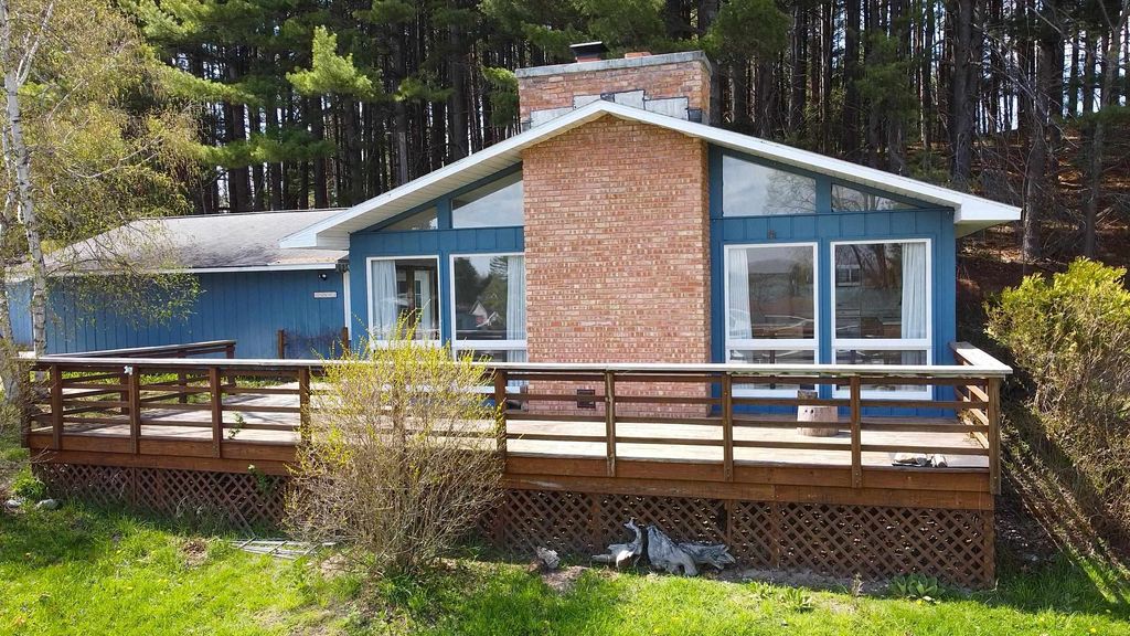 11892 Cabin Ln, Milton township