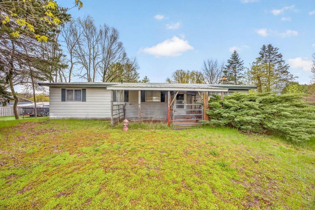 109 N Park, Manton