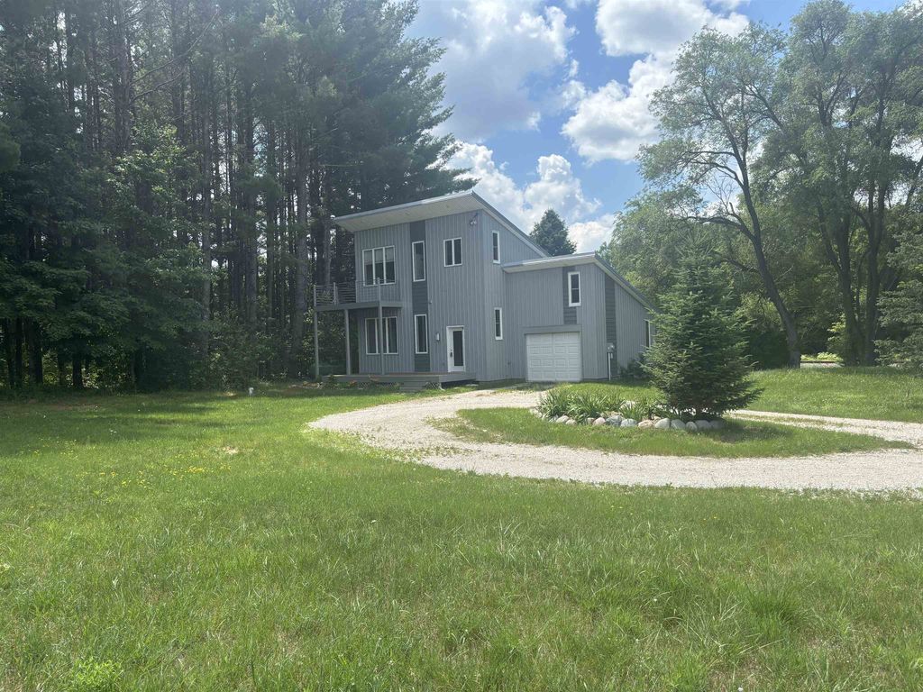 6215 S Garfield Road, Paradise township