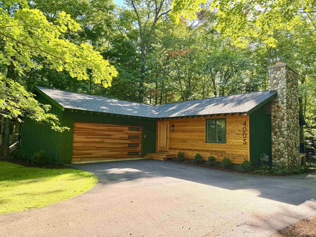 4005 E Oxford Dr, Leland township