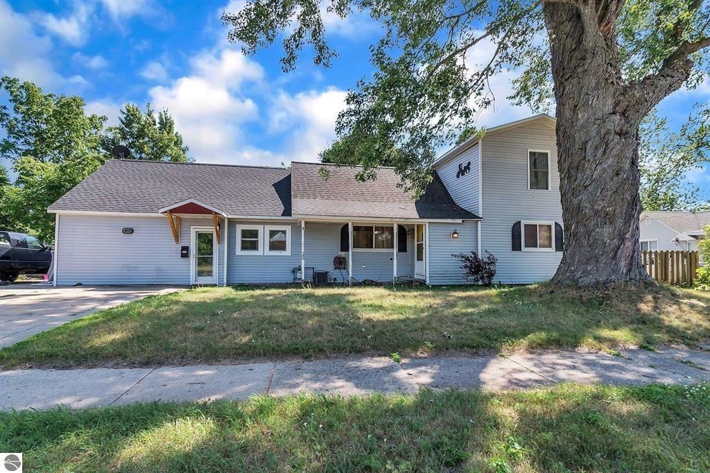 817 Walnut St, Cadillac city
