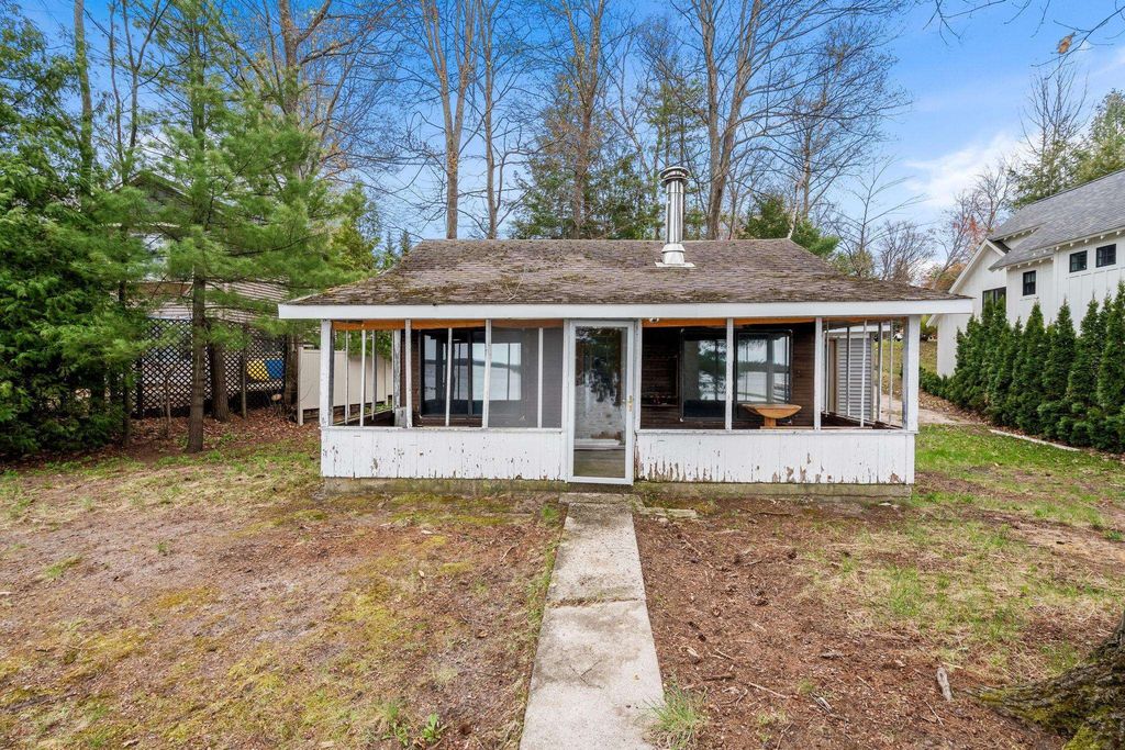 186 S South Long Lake, Green Lake township