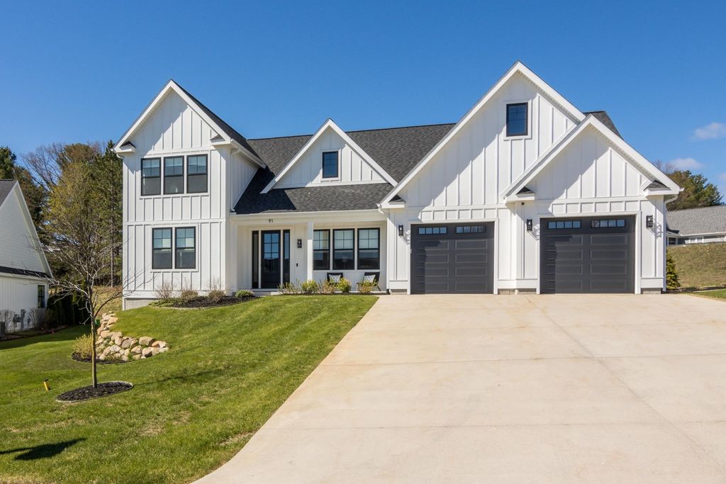 91 Vineyard Ridge Dr, Peninsula township