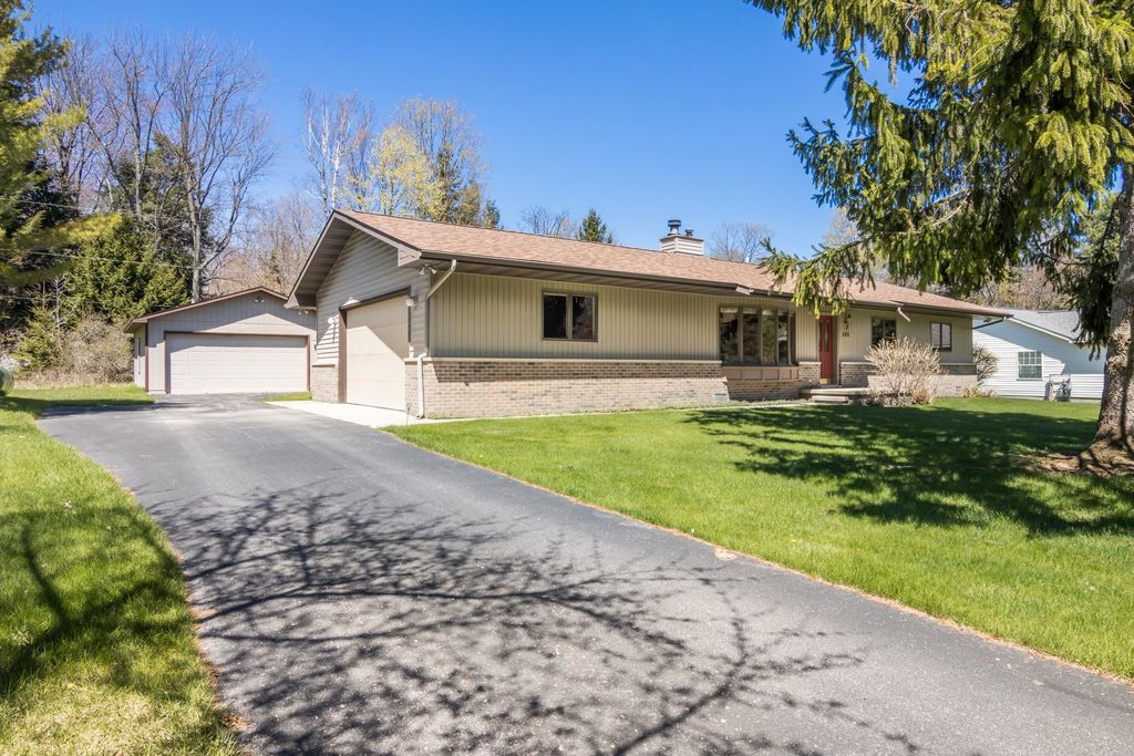 205 E Seventh, Leelanau township