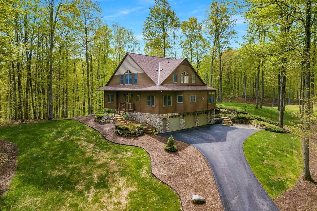 5582 Troon North, Kearney township