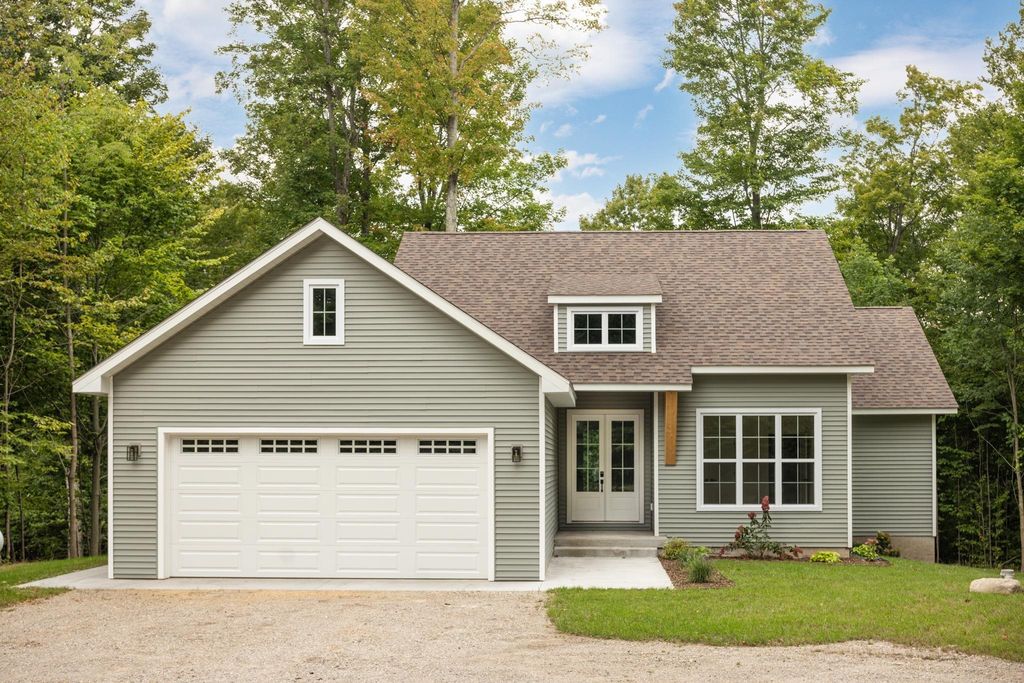 5686 W Timberview, Empire township