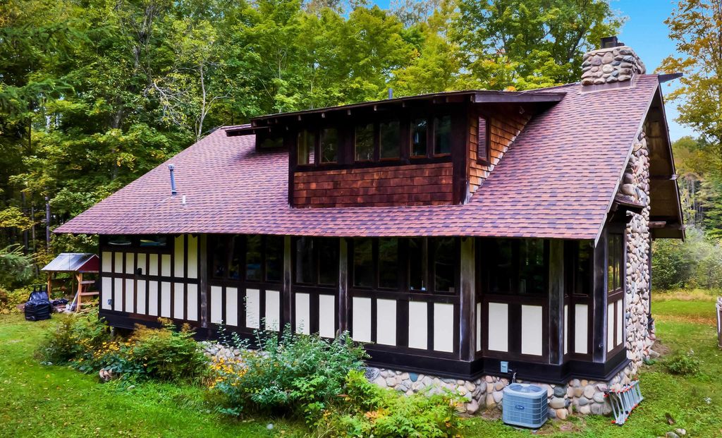 5635 Mystic, Chestonia township