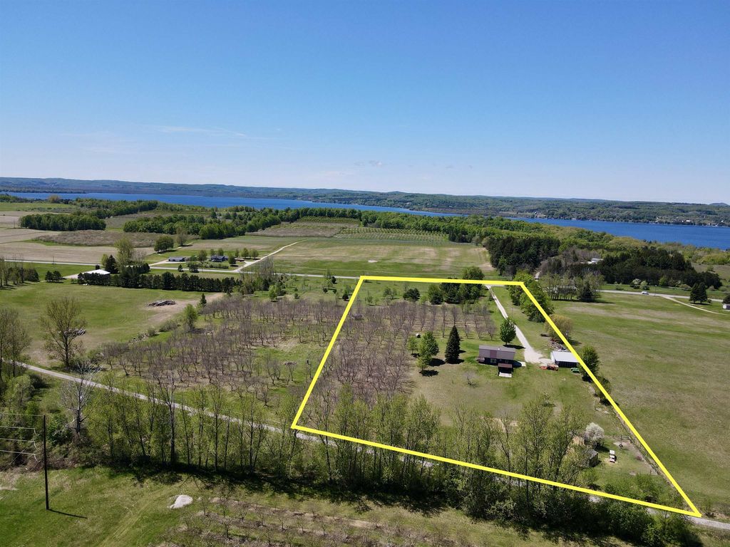 7825 S Lake Leelanau, Bingham township