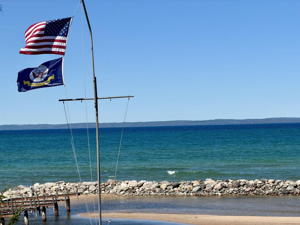724 S Golden Beach, Torch Lake township