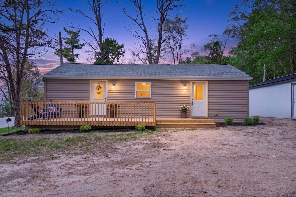 4494 Five Mile, Acme township