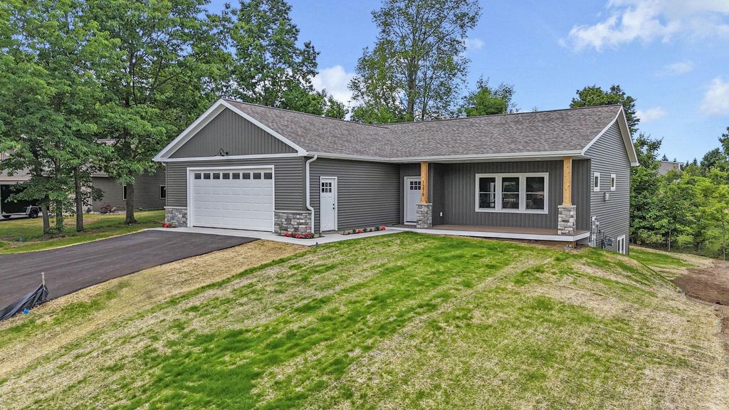 1376 Nightingale, Paradise township