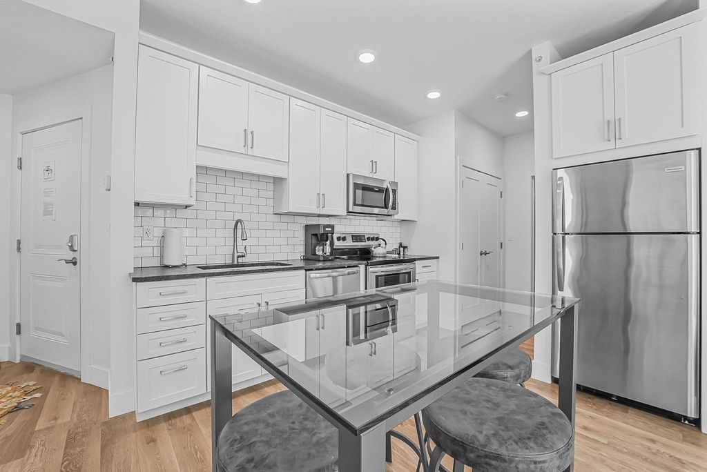 135 E Eighth, Traverse City city