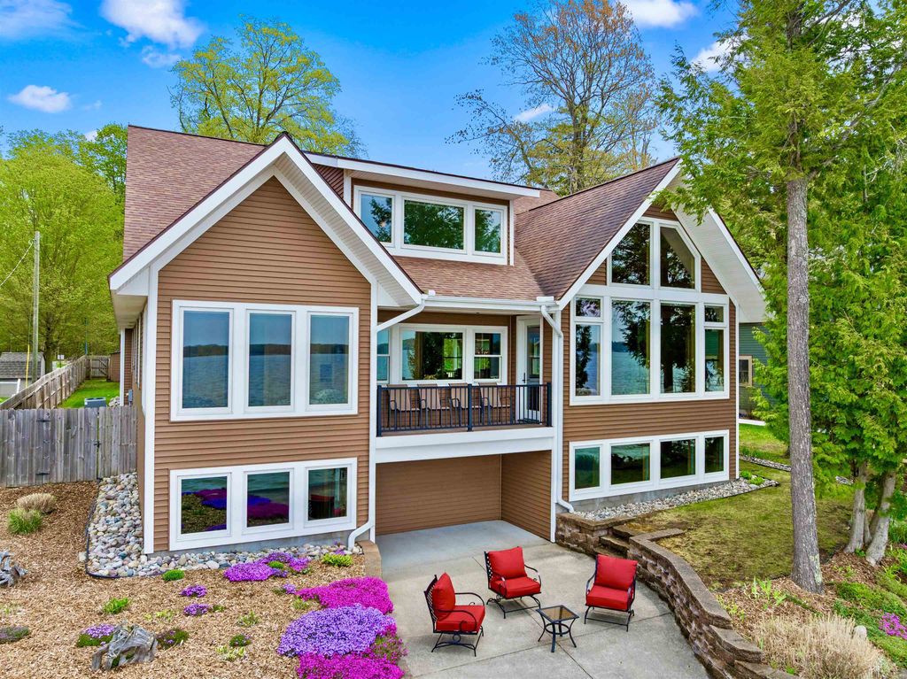 4805 E Shore, Coldsprings township