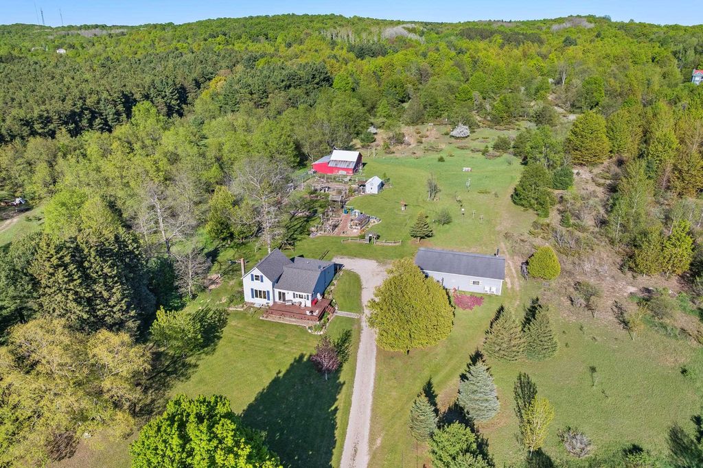 2389 Paul Rose Rd, Gilmore township