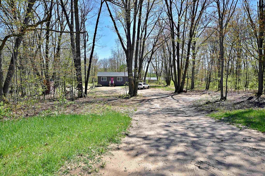 10403 W Round Lake Rd, Lake township
