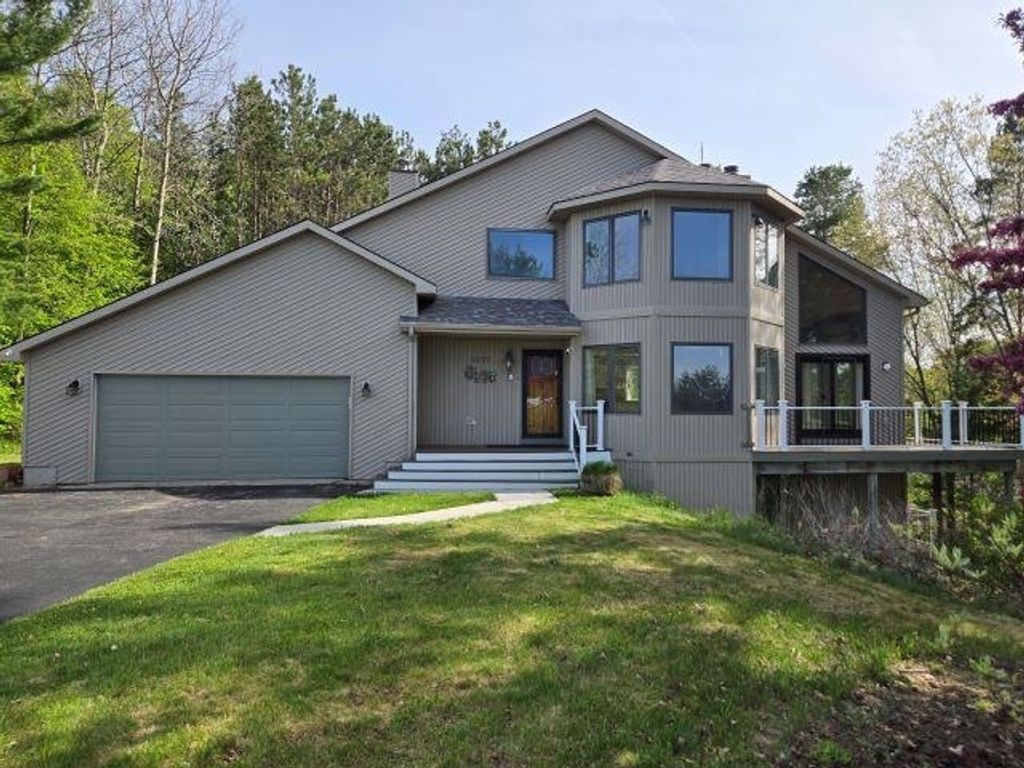 1177 Fairway Pointe, Garfield charter township