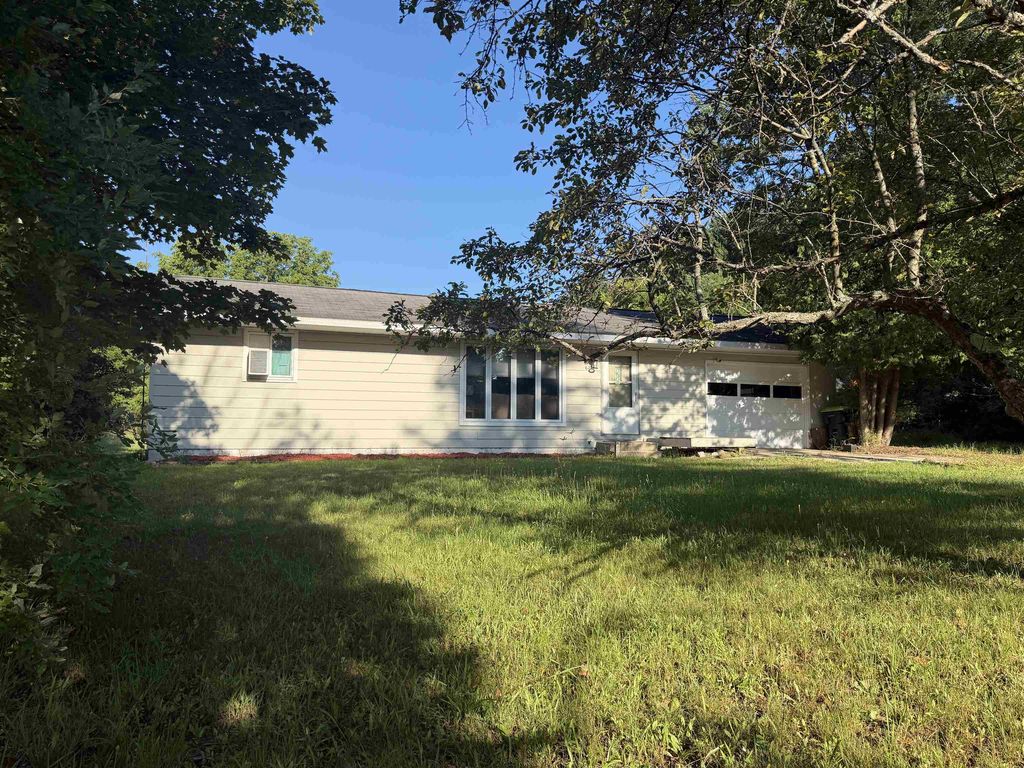 6296 Reynolds, Almira township