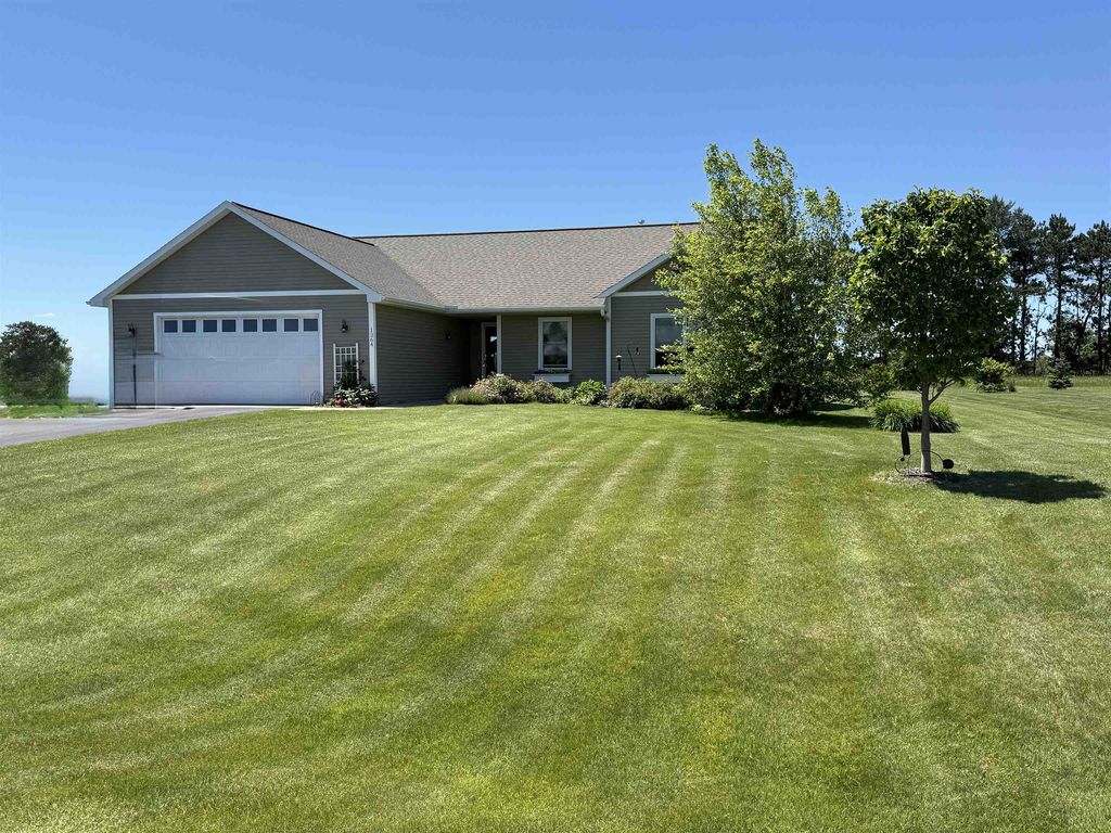 1364 Saffron, East Bay township