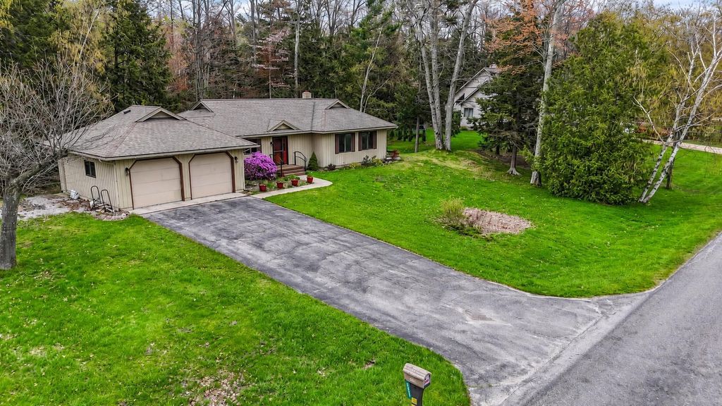 6831 E Harbor, Elk Rapids township