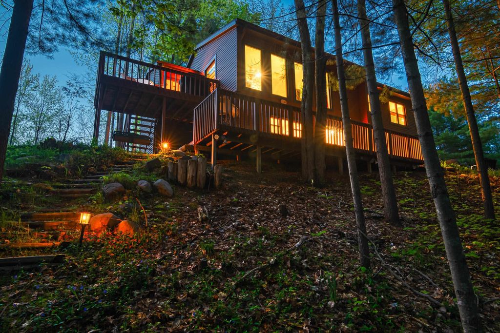 4418 Hampshire, Acme township