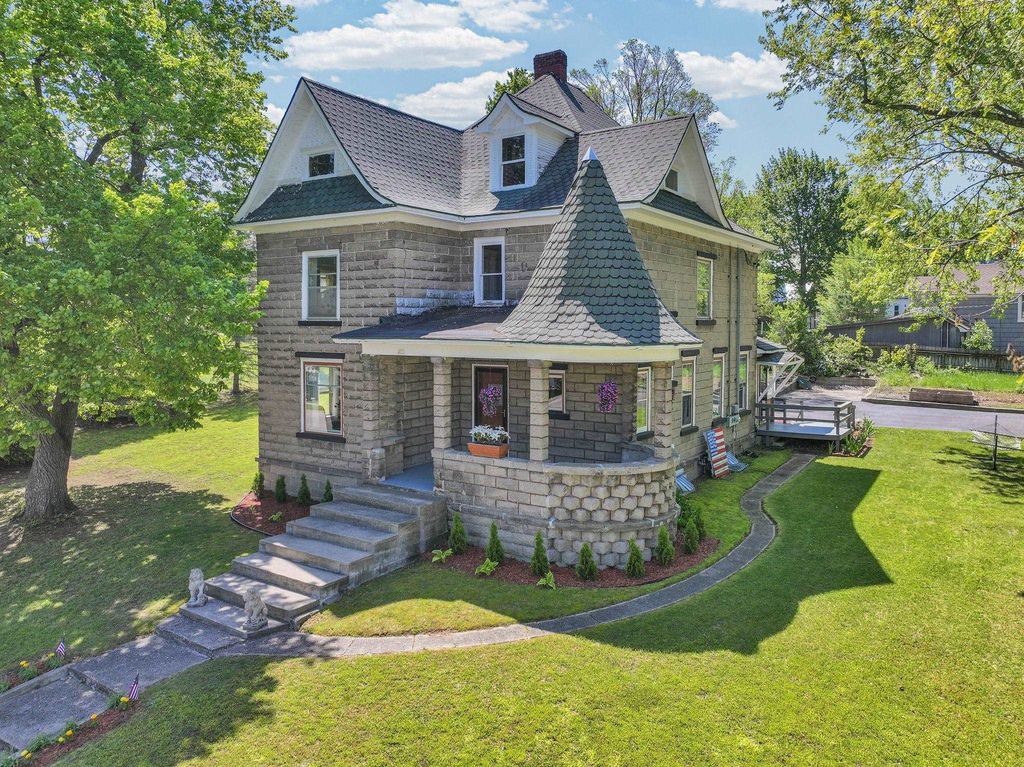 413 W Main, Manton city