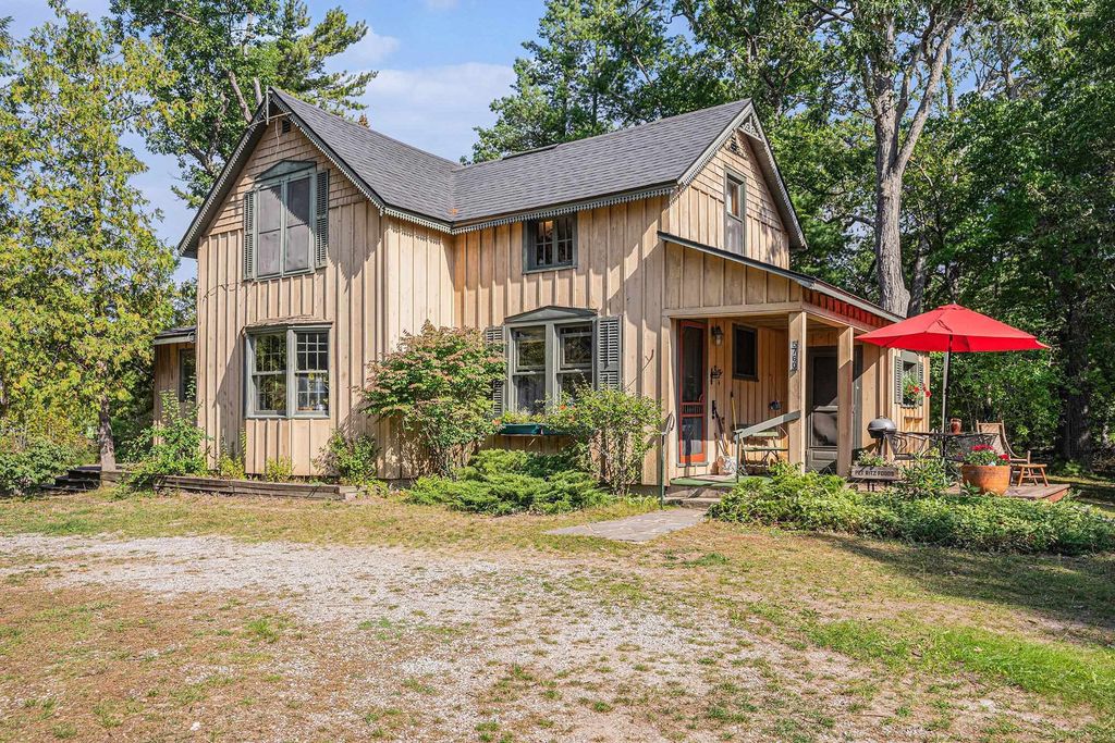 5760 W Crystal View, Glen Arbor township