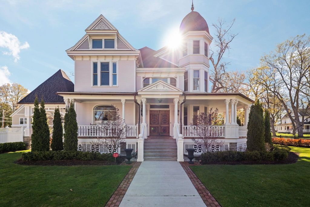 229 Wellington, Traverse City city