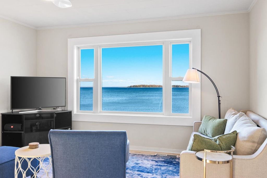 800 N St Joseph, Suttons Bay township