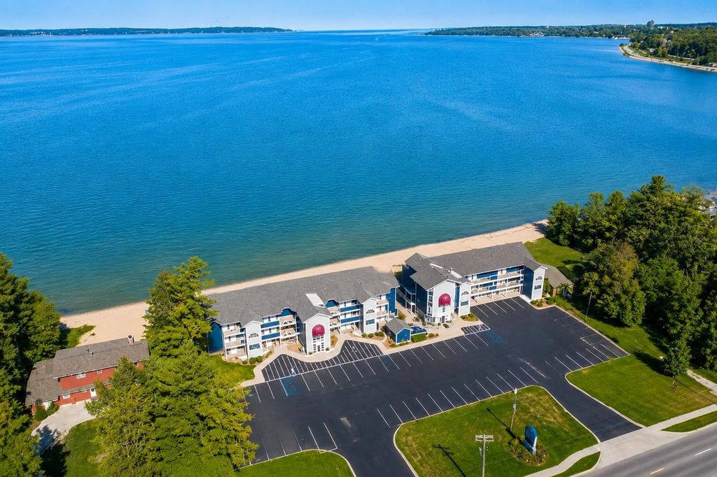 2211 N Us-131 N, Traverse City