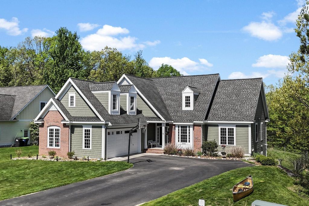 3595 Yorkshire Dr, East Bay township