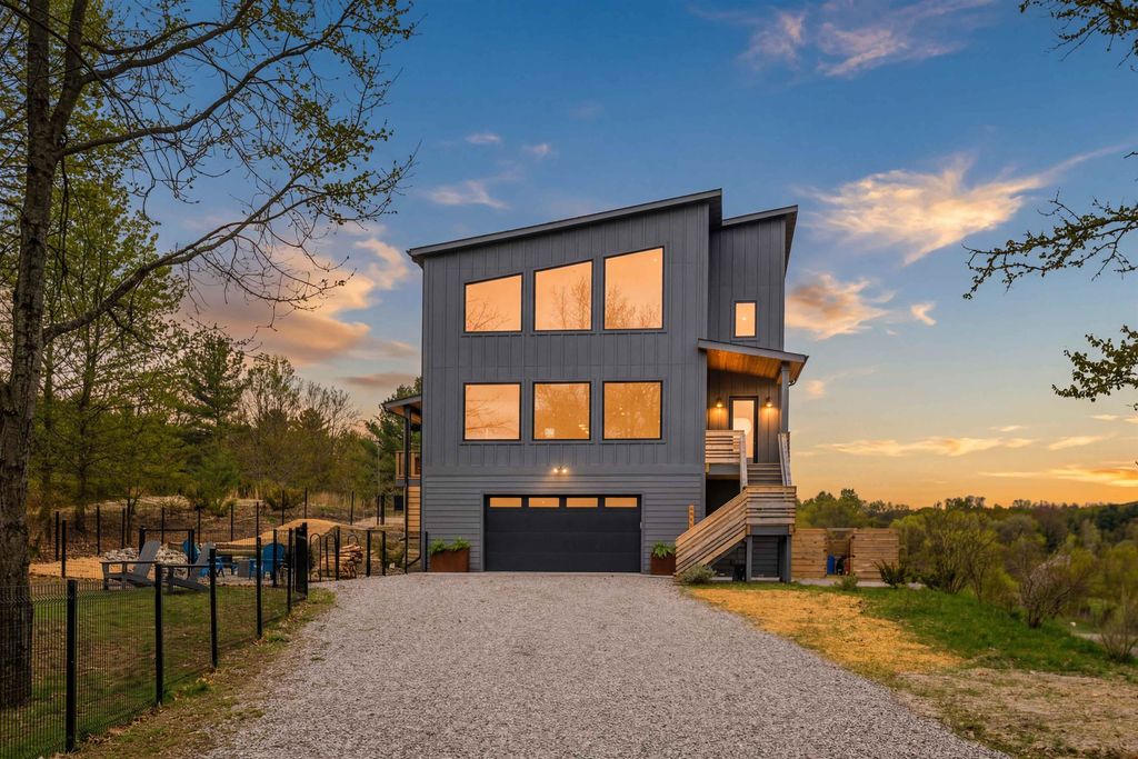2810 Holiday Village, East Bay township