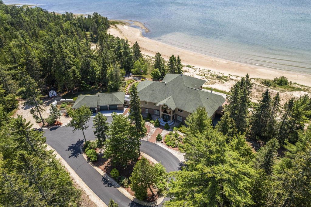 5343 Michibay, Manistique township