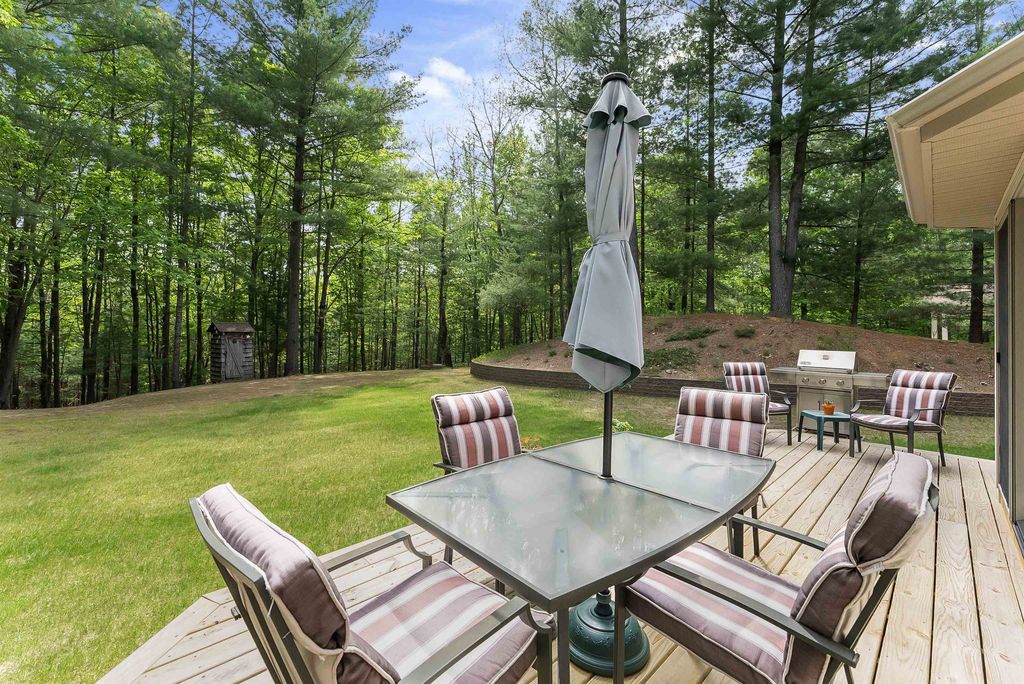 4340 Hampshire, Acme township