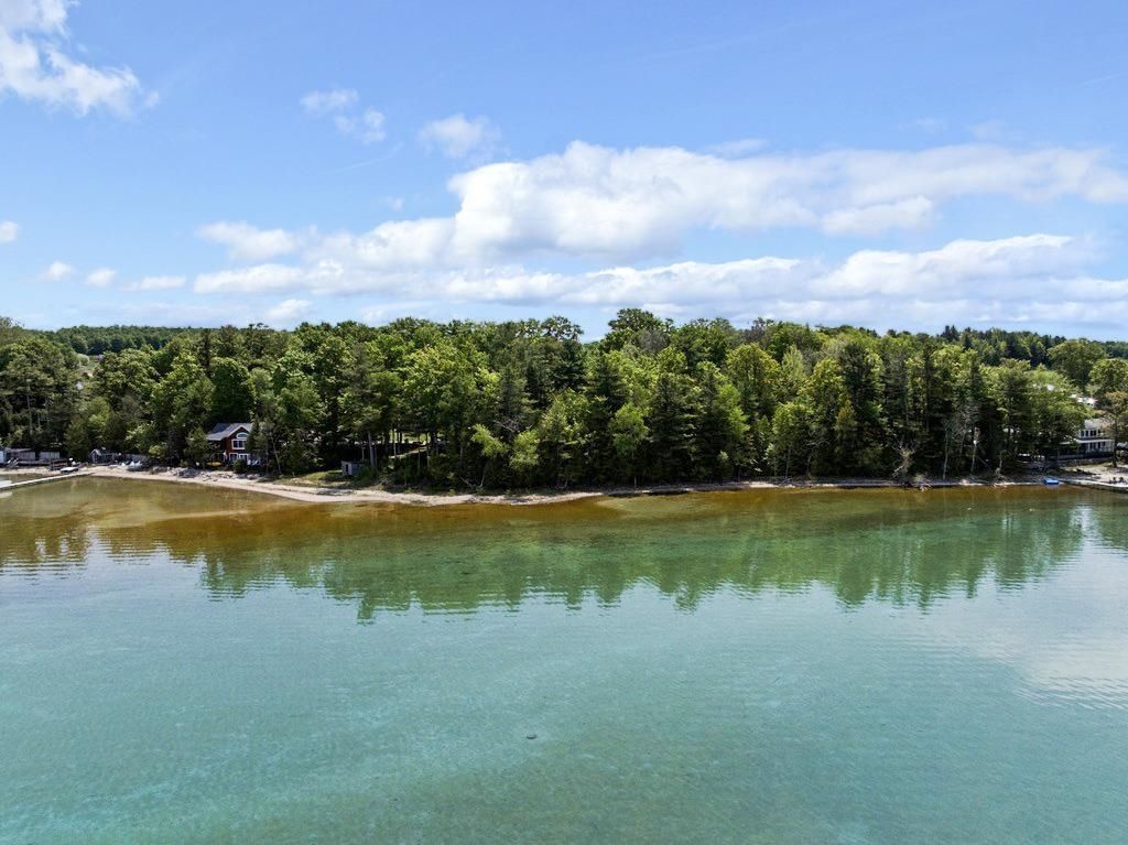 737 S Stony Point, Suttons Bay township