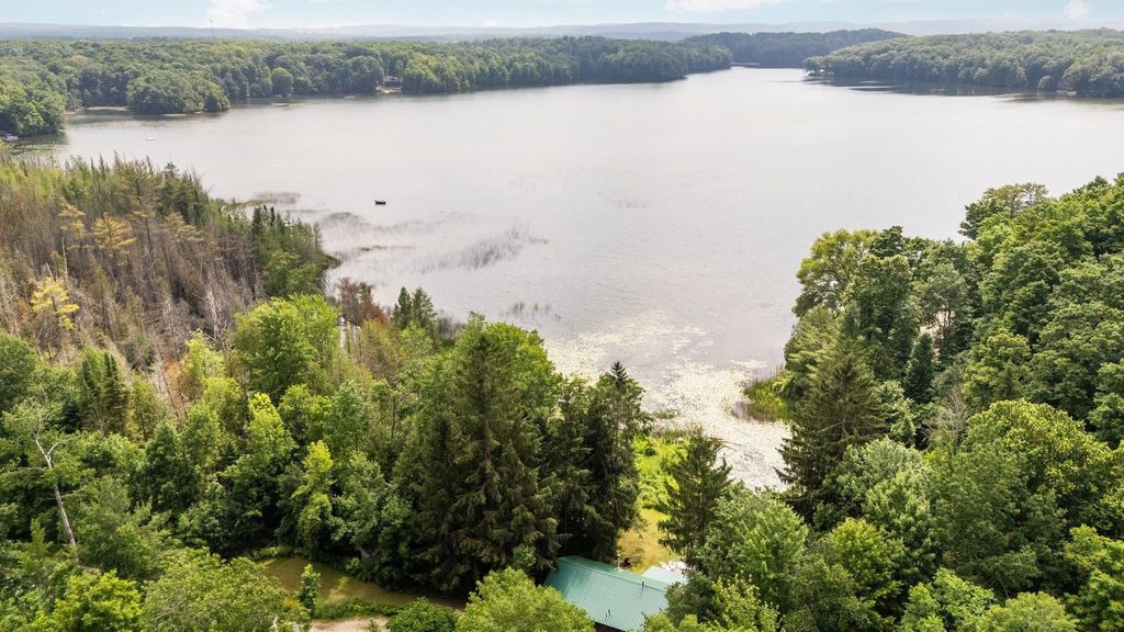 8370 Lake Of The Woods, Custer township