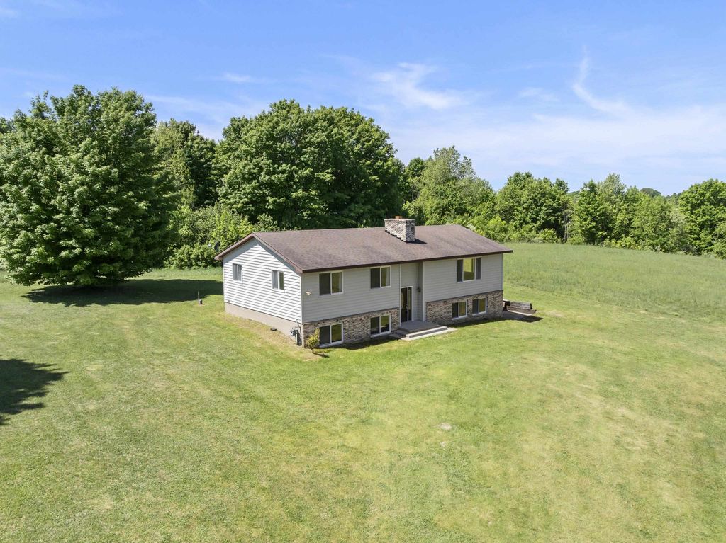 4848 Benzie Hwy, Joyfield township
