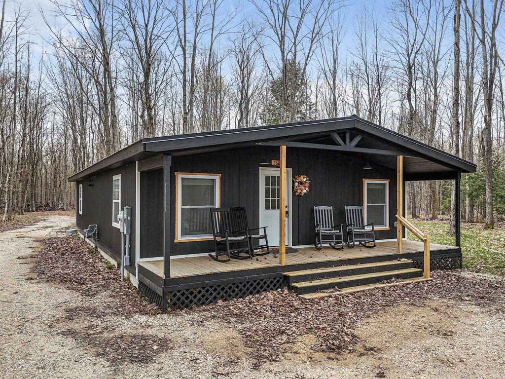 568 Ne Plum Valley, Rapid River township