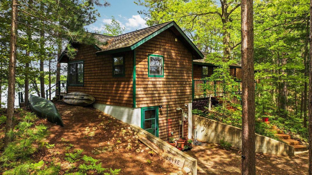 28525 Fox Pointe, Peaine township