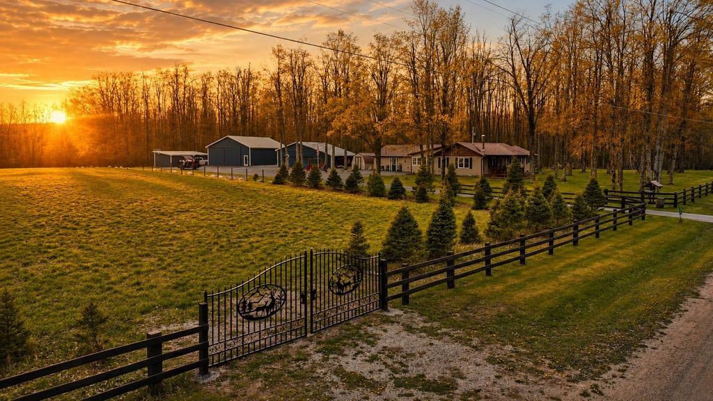 8055 Farrier, Rust township