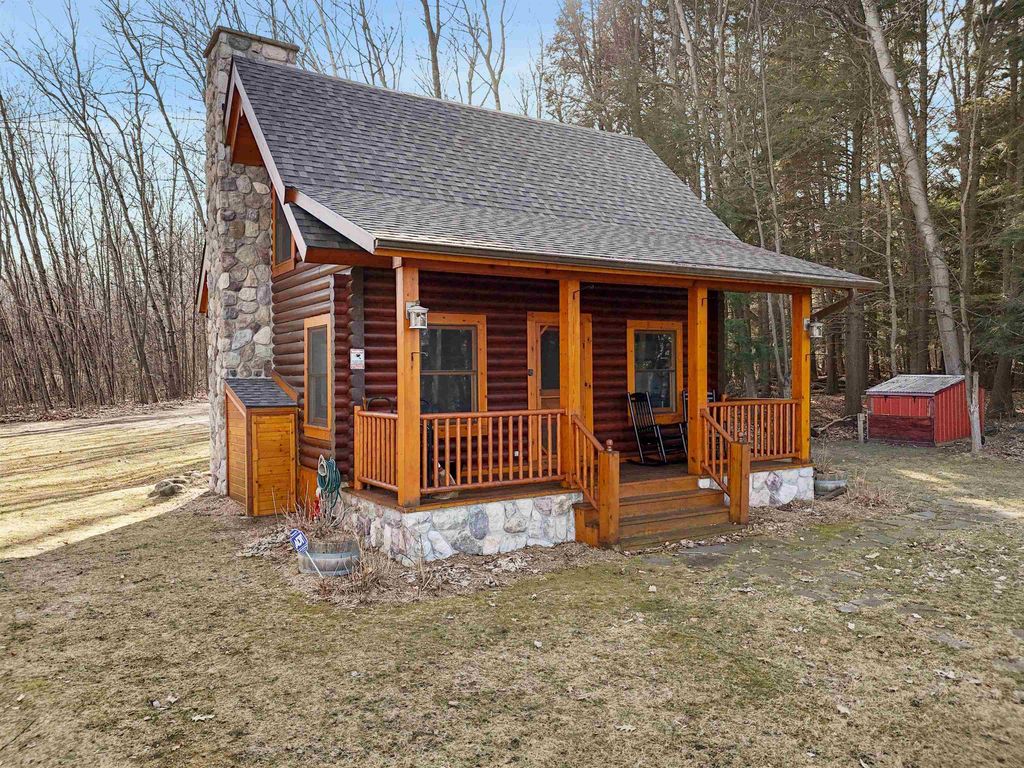 3900 Swaney, Peninsula township