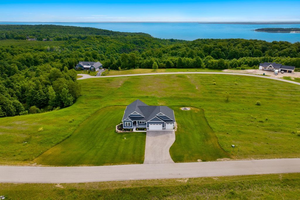 1476 Brencris, Suttons Bay township