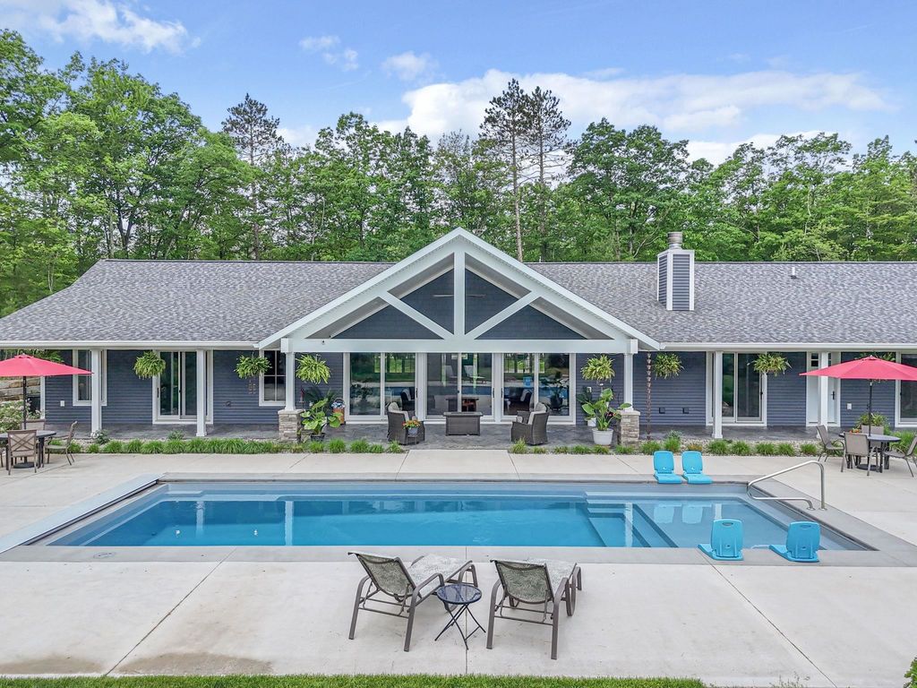 586 Starflower, Whitewater township